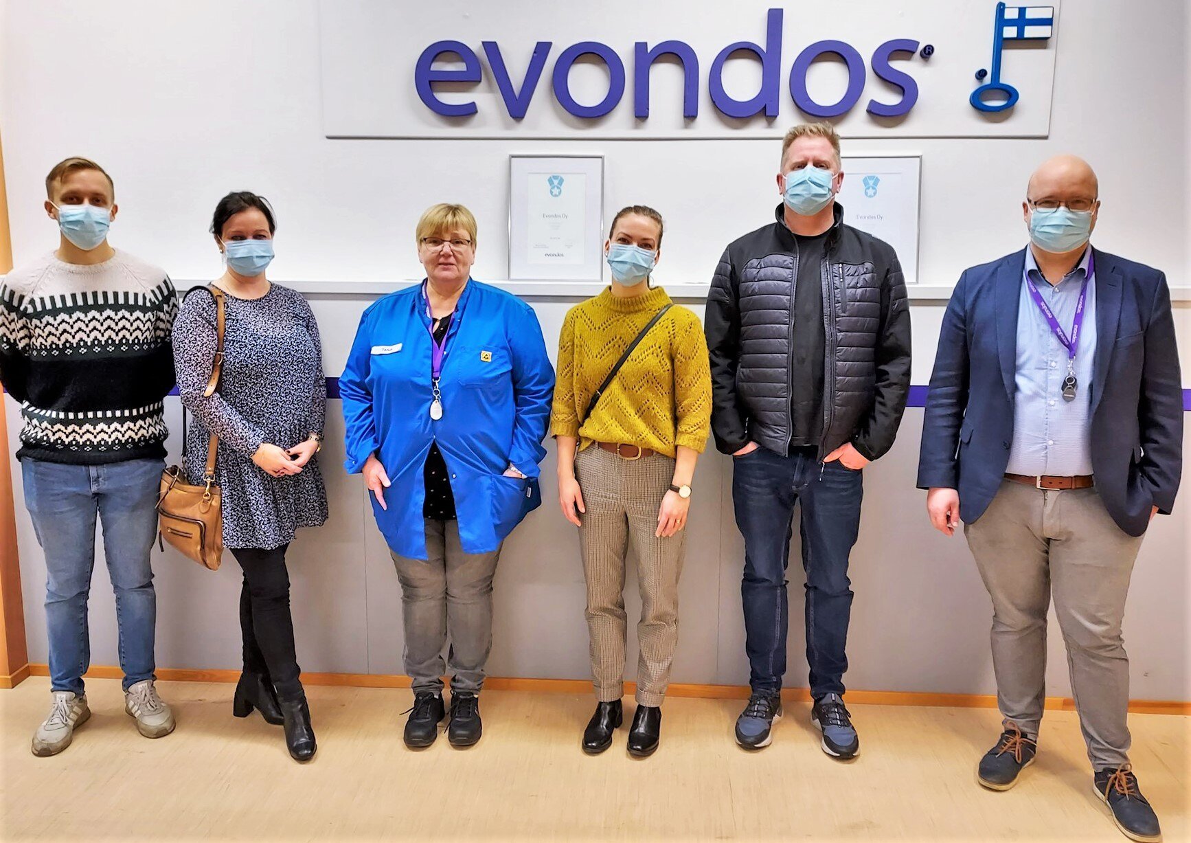 islantilaiset-icepharma-tehtaalla